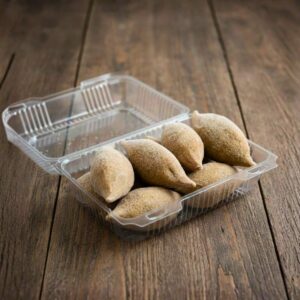 Diez (10) quibbes o kibbeh crudos y espolvoreados en empaque de plástico para venta online de producto congelado.