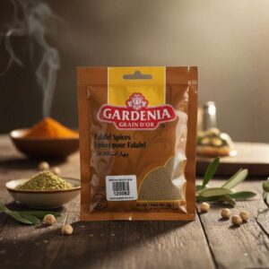 Envase de especias Gardenia Grain D'Or Seven Spices (Sept Épices) de 50g, con fondo de ingredientes y utensilios de cocina.