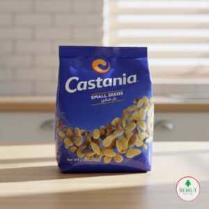 Bolsa azul de Semillas Castania (Small Seeds) 350g sobre mesa de madera en cocina. Semillas de calabaza tostadas.