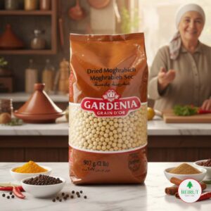 Empaque de Moghrabieh Sec de la marca Gardenia sobre una mesa de mármol en una cocina de estilo libanés, rodeado de ingredientes naturales y luz cálida.