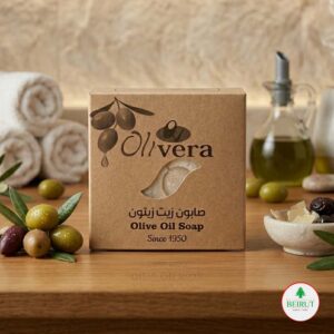 Caja de cartón kraft del jabón de aceite de oliva Olivera con una ventana troquelada que muestra el jabón en su interior.