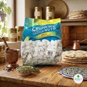 Empaque azul y amarillo de Crunchy Nuts con semillas de calabaza blancas (Pumpkin Seeds).