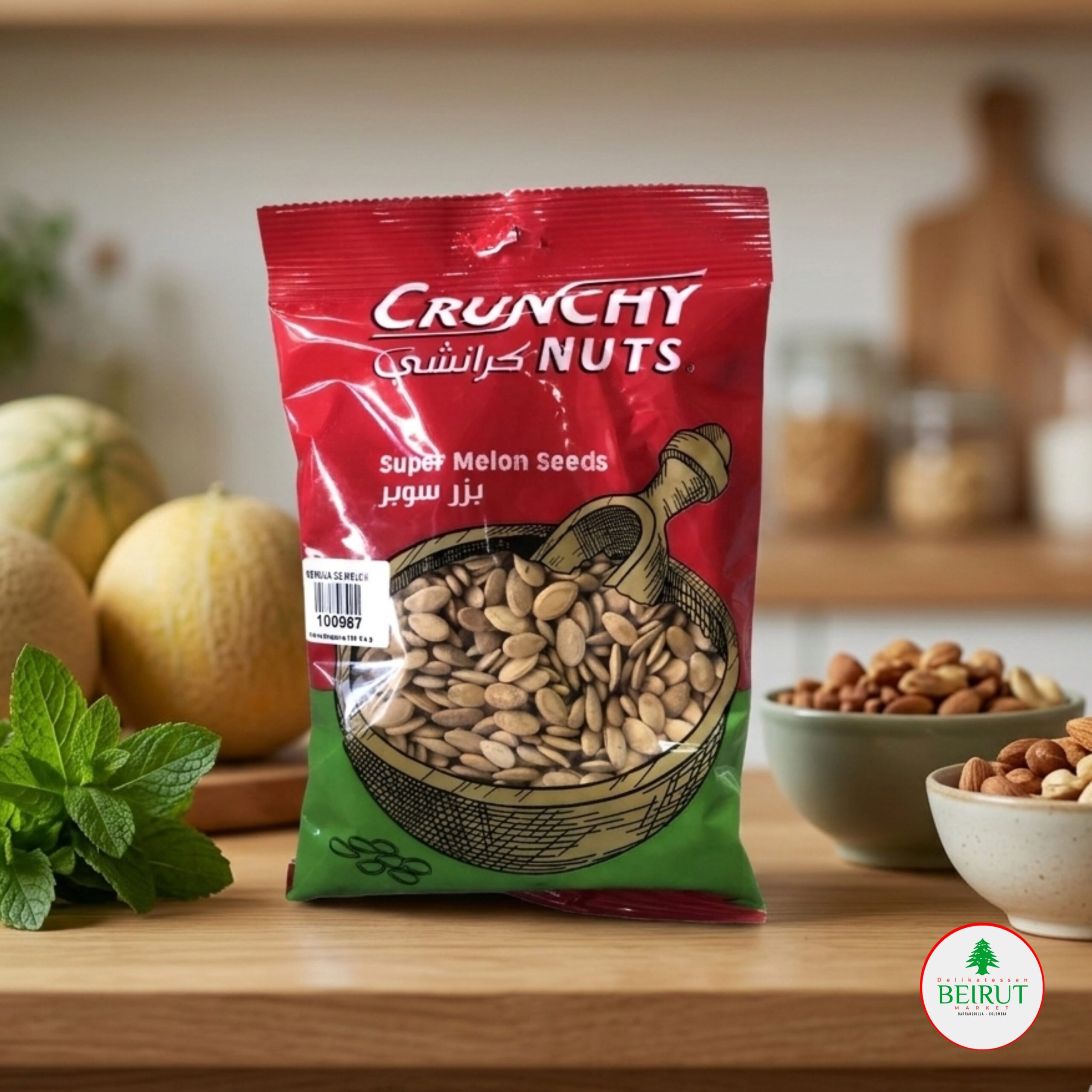 Empaque de color rojo y verde de la marca Crunchy Nuts que contiene Super Melon Seeds (semillas de melón tostadas).