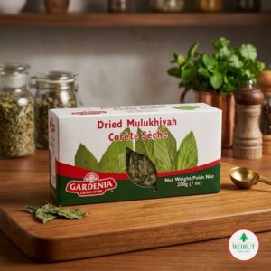 Caja de Mulukhiyah seca de la marca Gardenia Grain D’Or de 200 gramos sobre una tabla de madera.